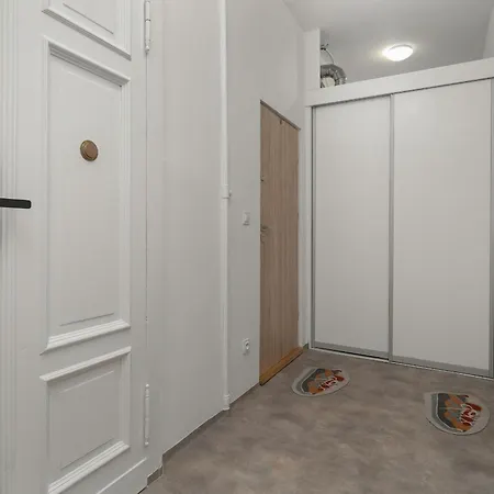 Eleganckie I Stylowe Niedaleko Rynku W Poznaniu By Renters * Poznań